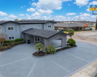 Days Inn & Suites by Wyndham Texas City - Texas City - Edificio