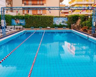 Hotel Tassoni - Alba Adriatica - Pool