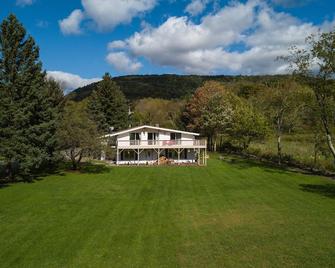 Gorgeous Ski Chalet - 7 miles from Belleayre with hot tub - Fleischmanns - Building
