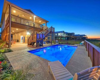 Pelican's Porch by Avantstay Private Pool, Views - Port Aransas - Pool