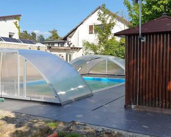 Fafa Home With Pool - Essen - Pool