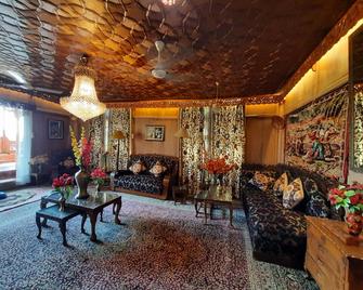 Badyari Palace Houseboat - Srinagar - Sala de estar