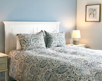Sonoma Cottage: Among The Vines And Close To Everything!! - Sonoma - Bedroom