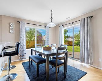 R1: Leverage Villa - Renton - Dining room