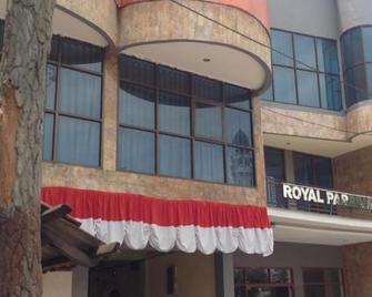 Royal Parbina Hotel - Pematangsiantar - Edificio