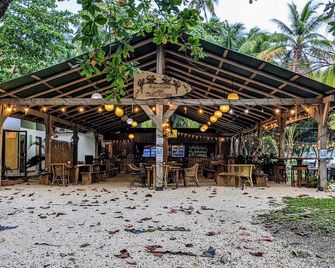 Luxirous Villa at Los Delfines: Your Private Pool Oasis Steps from the Beach! - Puntarenas - Patio