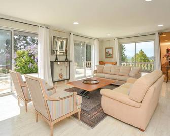 Lovely Home In Aubais With Wifi - Aubais - Вітальня