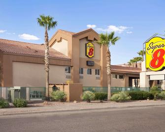 Super 8 by Wyndham Marana/Tucson Area - Marana - Building