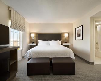 Hampton Inn & Suites Newport/Middletown - Middletown - Schlafzimmer