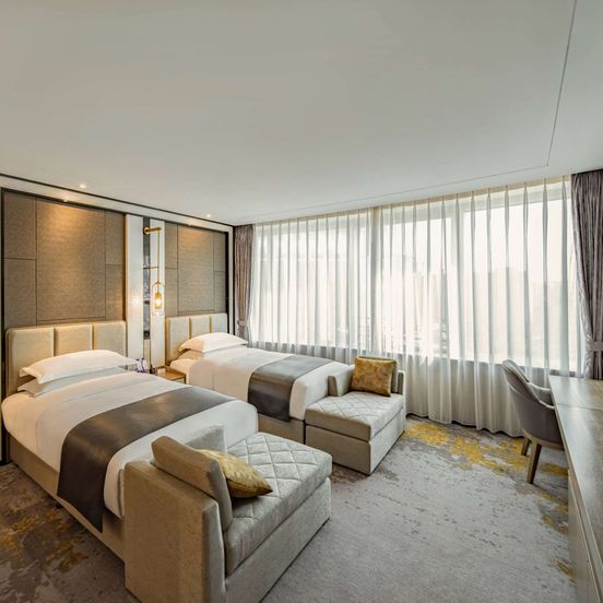 Bedroom view of Howard Johnson Paragon Hotel Beijing