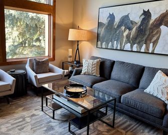 Don't Miss This One! Gorgeous, Upscale Mountain Retreat - Avon - Sala de estar