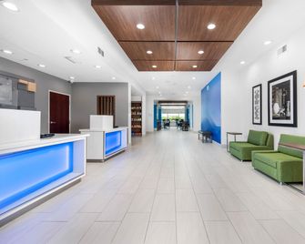 Holiday Inn Express & Suites Conroe I-45 North By IHG - Conroe - Лоббі
