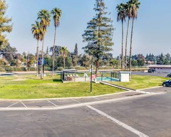 Motel 6 Visalia Ca - Visalia - Udsigt