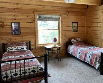 Quiet, peaceful log home on 40 acres with nature right out the door. - Colorado City - Habitación