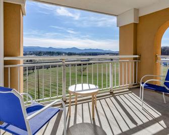 Comfort Inn & Suites Raphine - Raphine - Balcony