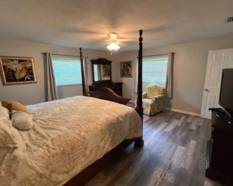 Freshly Renovated Pool Home - Close to Crystal River - Beverly Hills - Habitación