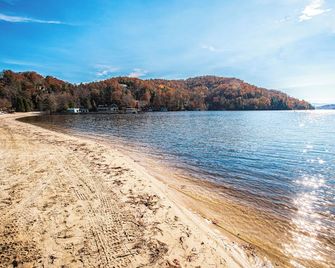 Fox Run at Lake Lure - Lake Lure