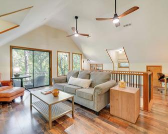 Idyllic Eufaula Vacation Rental: Close to Lake! - Eufaula - Living room