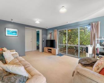 The Roost - Turangi Holiday Home - Turangi - Huiskamer