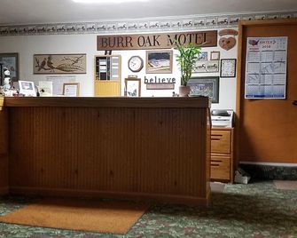 Burr Oak Motel - Algona - Front desk