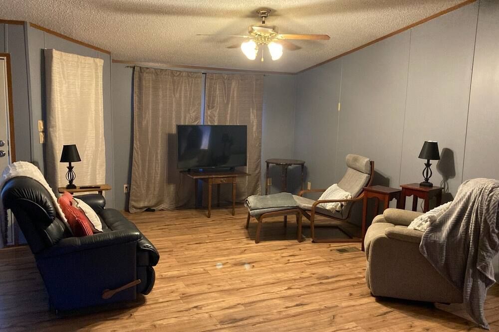 Great location for hunters/fishermen! Conveniently located near lakes and parks. - Princeton - Sala de estar