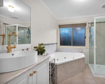 Cozy Garden Grove - Cranbourne