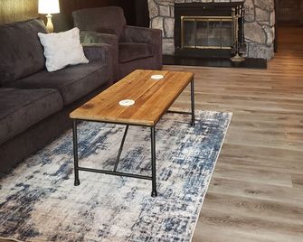 Ozark Oasis 3 B/ 3 B in Eminence with Spectacular View! - Eminence - Living room