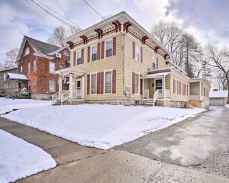 Dog-Friendly Downtown Auburn Vacation Rental! - Auburn - Building