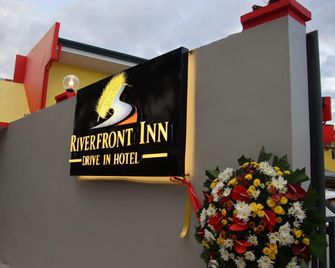 Riverfront Inn by Sakanami Short Stays - Roxas City - Building