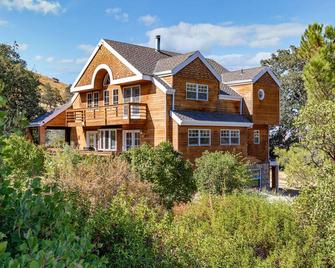 Family Cabin Retreat, Hot Tub, Game Room and More! - Tehachapi - Gebäude