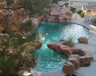 Castle - Apple Valley - Pool