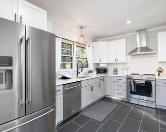 4bd Cozy Urban Escape 5 Mins To Dwtn & Wakemed. Movie Room And Arcade Game! - Raleigh - Küche