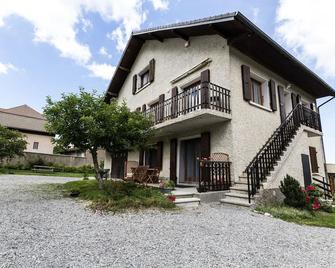Spacious 4 bedroom gite \'Menil\' with Jacuzzi-Sauna in Trieves Vercors - Lalley - Edificio