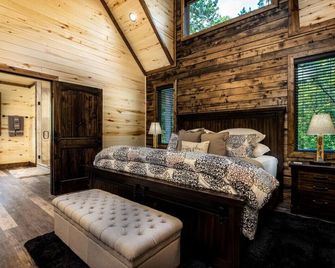 Paradise Pines - Relax & unwind. - Smithville - Bedroom