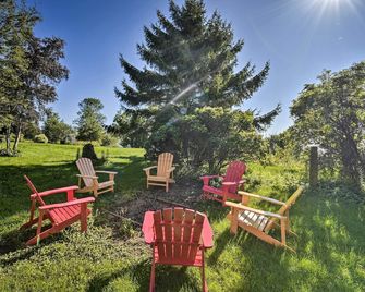 Deck + Fire Pit: Waterfront Lake Michigan Escape - Algoma - Patio