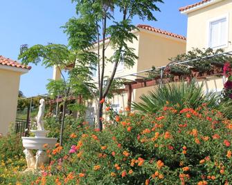 Marias Garden Apartments - Lassi