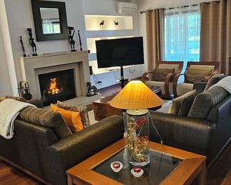 Charming Villa Jarros Private pool & Golf - Charneca de Caparica - Pokój dzienny