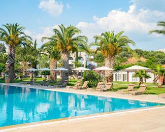 Club Beyy Resort Hotel - Izmir - Pool