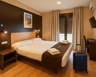 Hotel Plaza - Seville - Bedroom