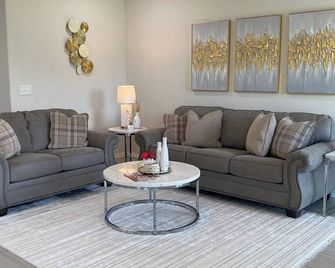 Central Nwa-Games, Concerts, Nature And More - Lowell - Living room