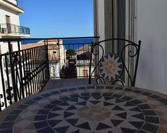 Emerella Guest House Siderno Beach - Siderno - Balcón