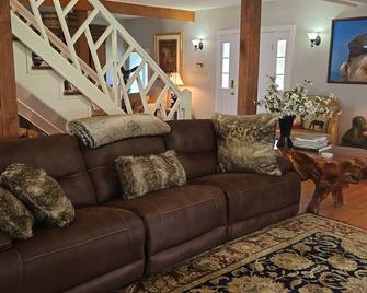 Guest House at Mount Independence - Delaplane - Living room