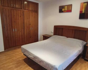 Frigiliana 3-Bed Apartment- Sleeps 8 - Frigiliana - Habitación