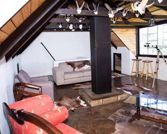 Boschfontein Mountain Lodge - Ficksburg - Obývací pokoj