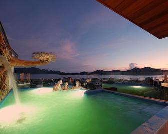 Ghiellaniqa Inn - Coron - Pool