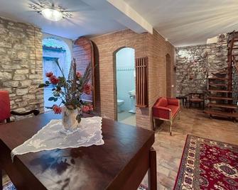 2 bedroom beautiful home in Corciano - Corciano - Sala pranzo
