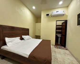 Nanda Homestay - Amritsar - Bedroom