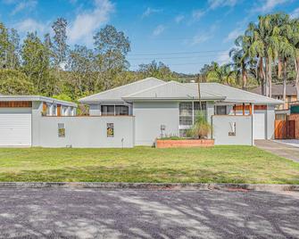 Convenient spot Gosford /near M1HW,CBD,Hospital,Stadium,water view,fishing,pet - Gosford - Building