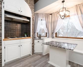 Rum River Resort - Andover - Kitchen