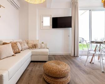 Malaga Center Flat Holidays City Center - Málaga - Living room